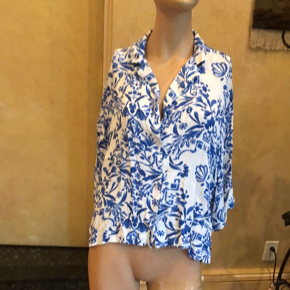 H&M Blue and White Long Sleeve Button Down Shirt